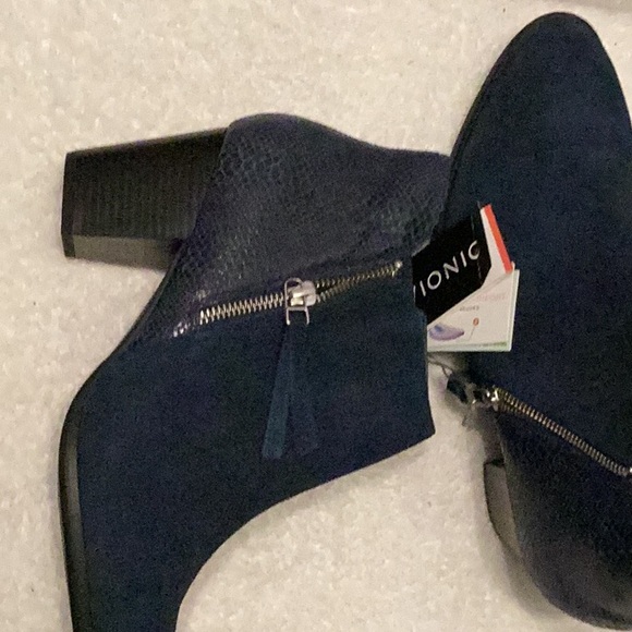 Vionic Upright Anne in Navy Snake Size 12 - Picture 11 of 15